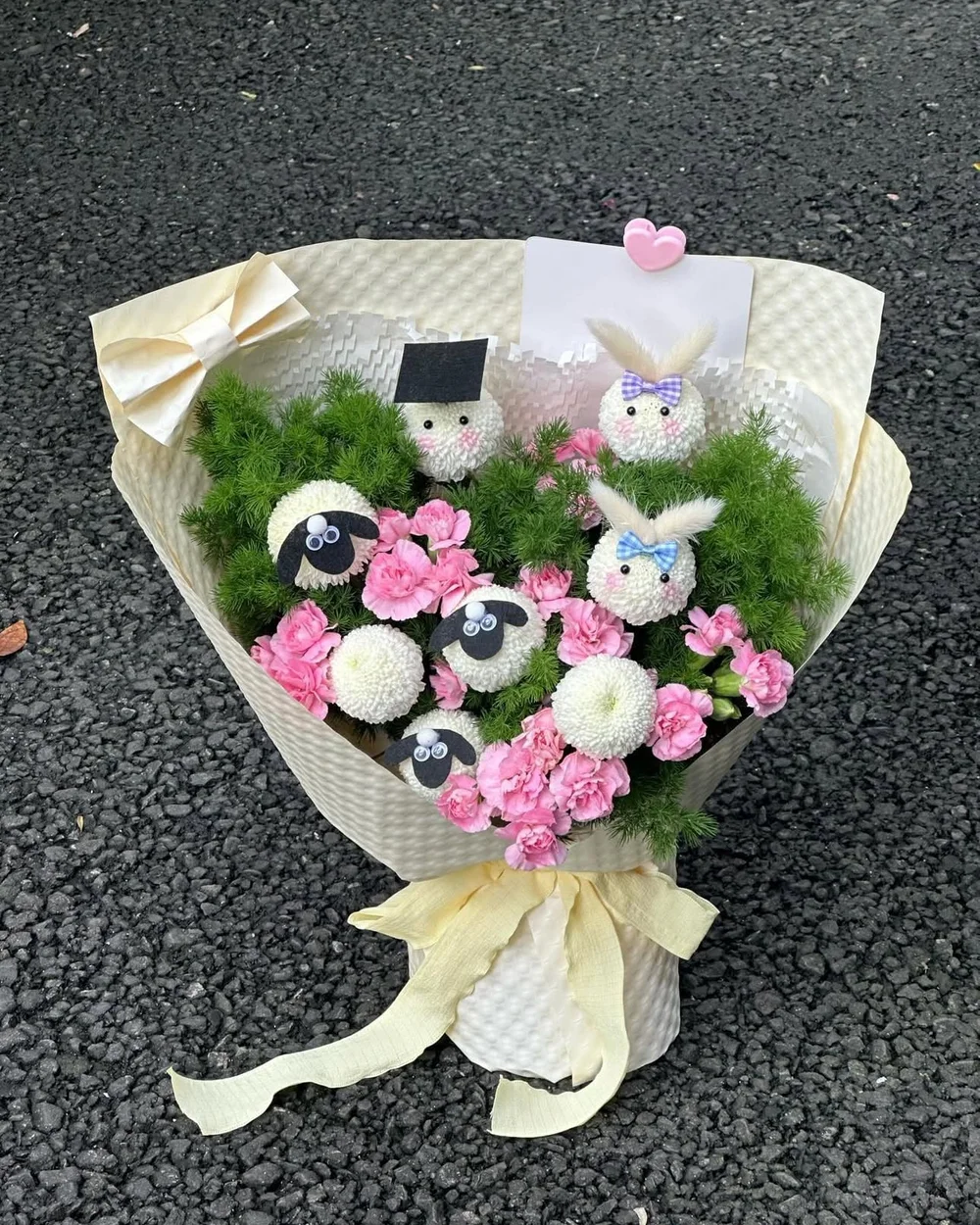 캐릭터 카네이션 부케