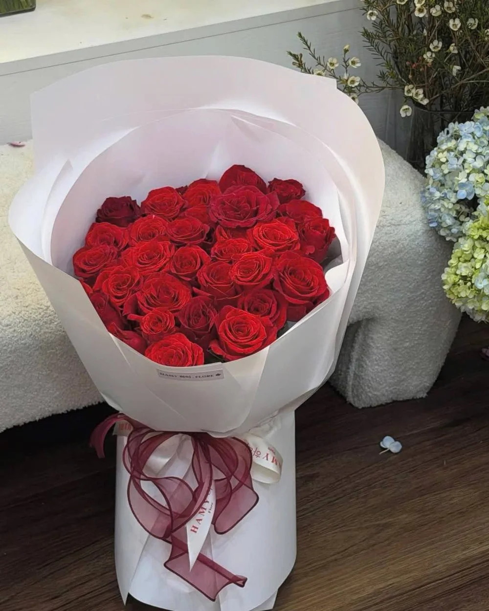 레드 로즈 클래식 화이트랩 부케